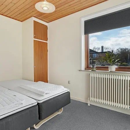 Feriehus 3 Bedroom Beautiful In Haderslev