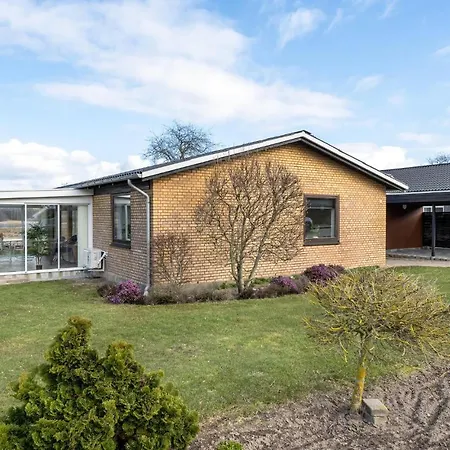3 Bedroom Beautiful In Feriehus
